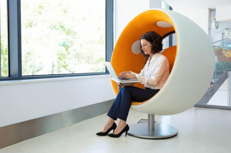 7 Ways Office Furniture Improves Employee Comfort